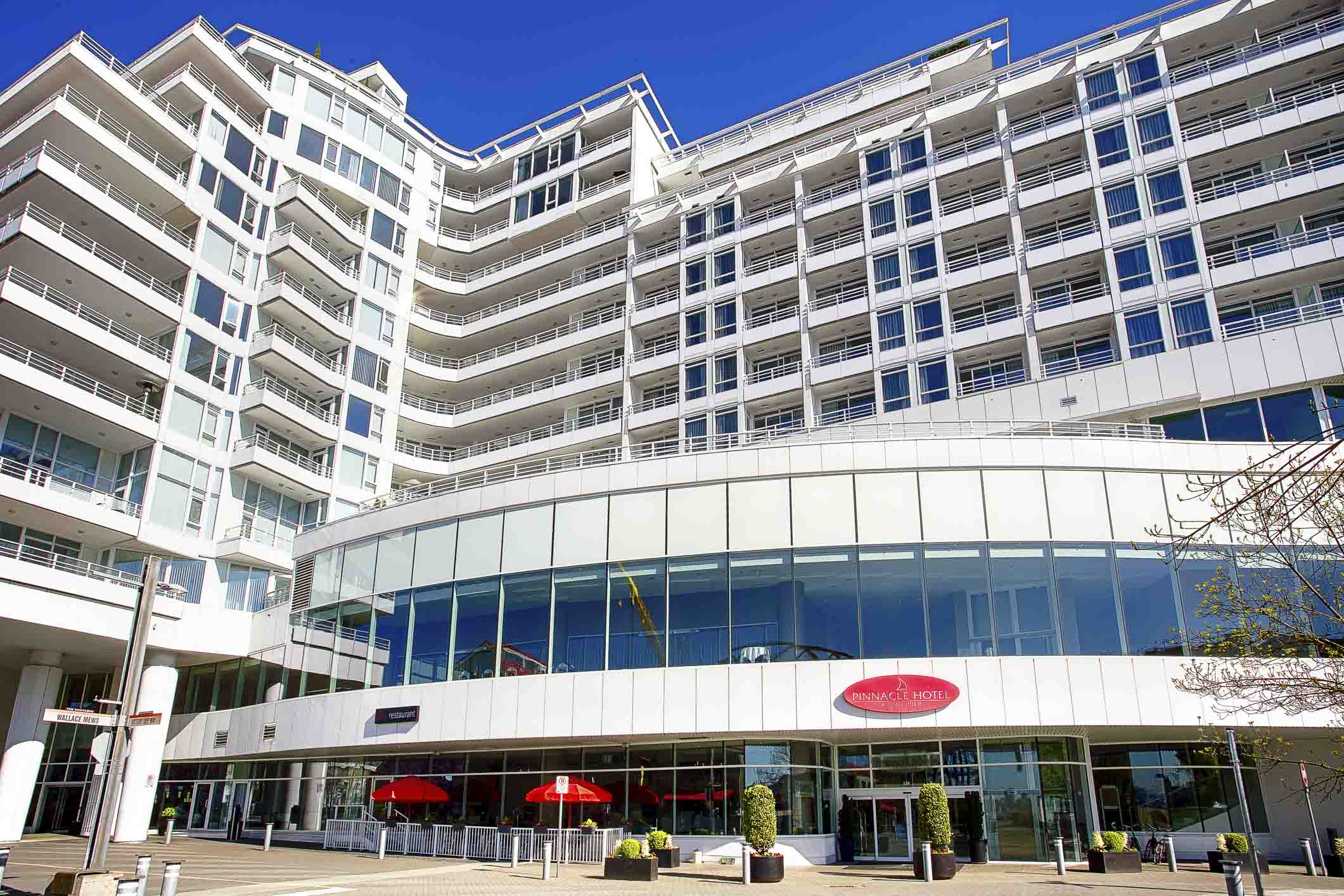 Holiday Inn & Suites